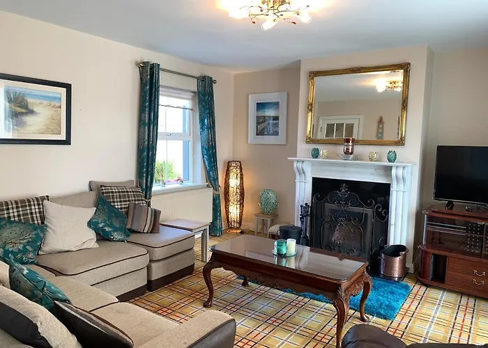 Seascape On The Edge Of Town: 4 Beds All Ensuite.