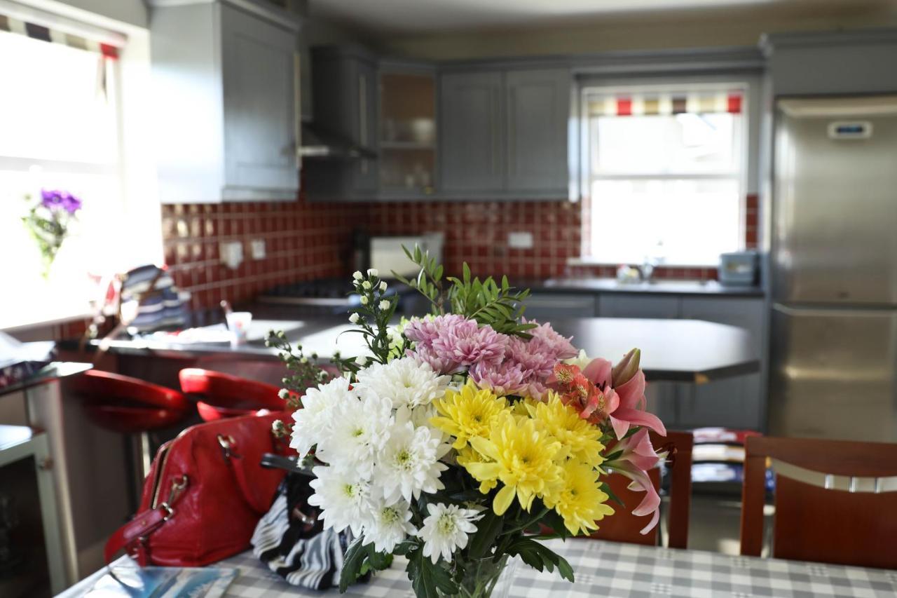 Holiday home Seascape On The Edge Of Town: 4 Beds Ensuite. *