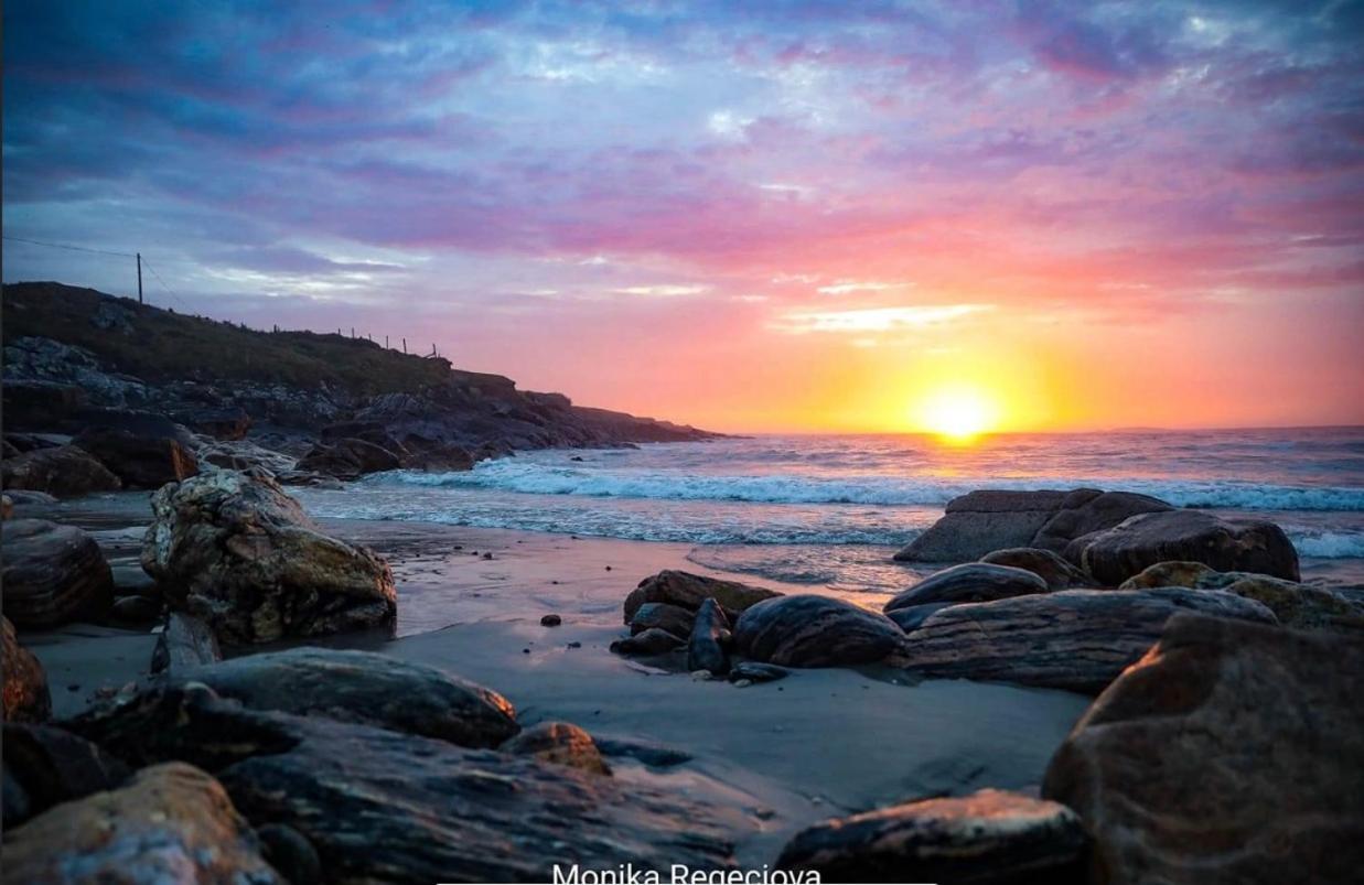 Seascape On The Edge Of Town: 4 Beds Ensuite. Holiday home