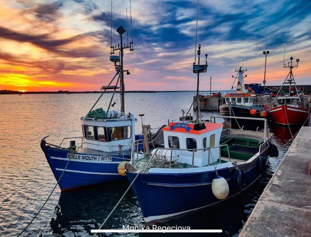Holiday home Seascape On The Edge Of Town: 4 Beds Ensuite. *