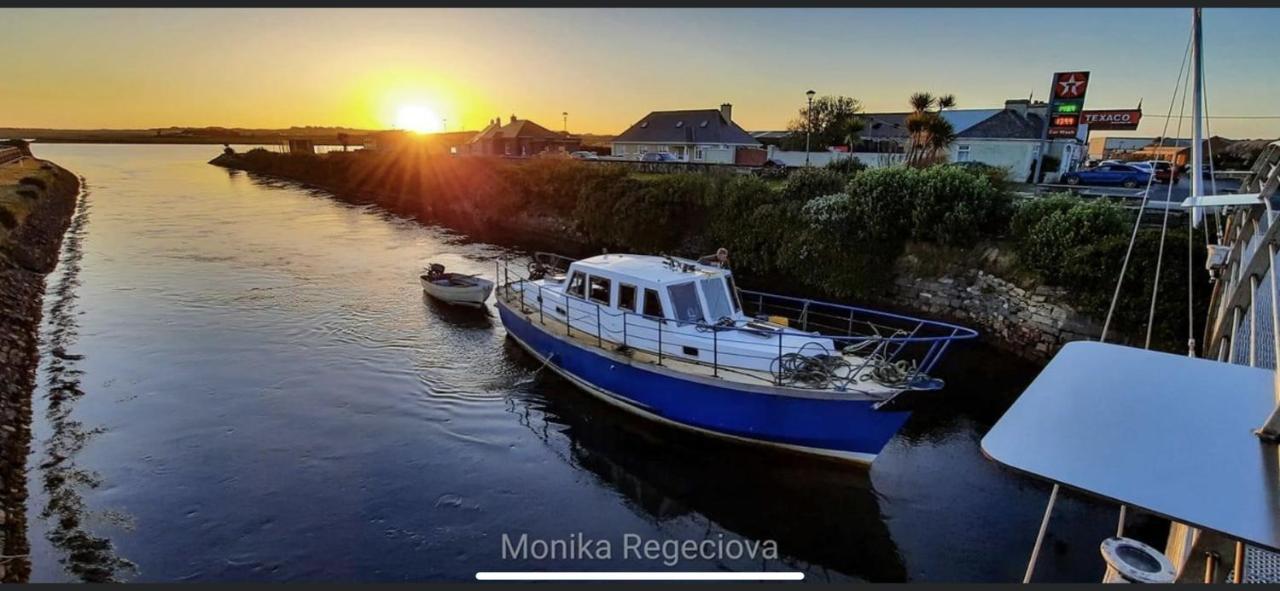 Seascape On The Edge Of Town: 4 Beds Ensuite. Belmullet