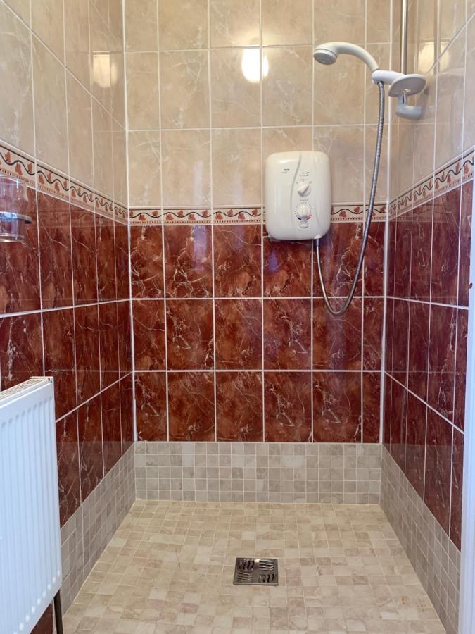 Seascape On The Edge Of Town: 4 Beds Ensuite. Holiday home *